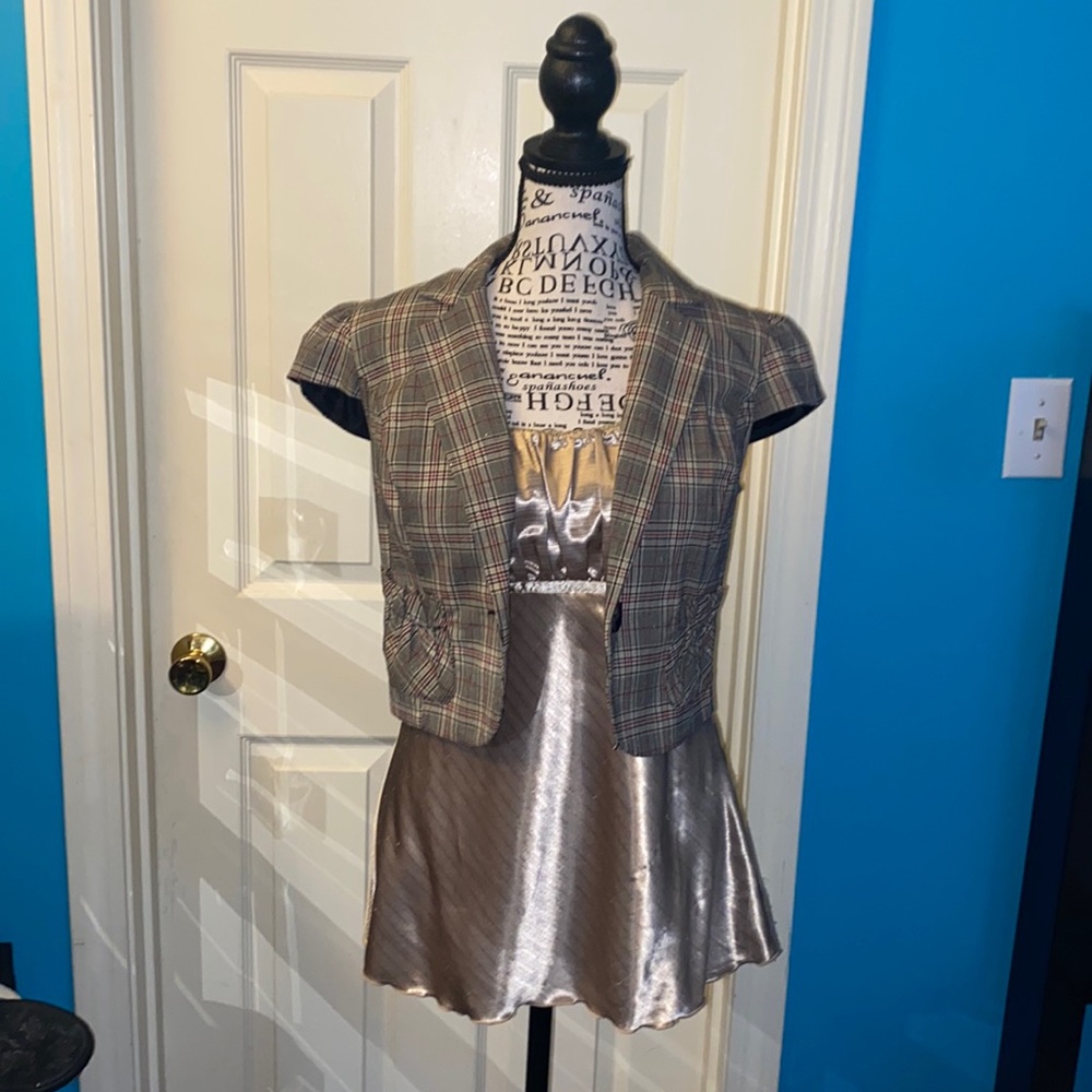 Women’s cropped blazer top with gold shirt